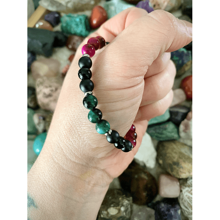 pulsera femenina con Ágatas fucsias y verdes y Ónix 2