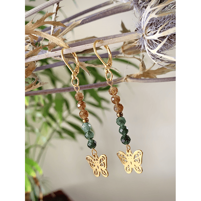 Aros de acero dorado con cristales facetados de Jade en tonos azul y café 2