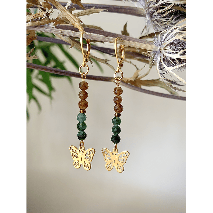 Aros de acero dorado con cristales facetados de Jade en tonos azul y café 1