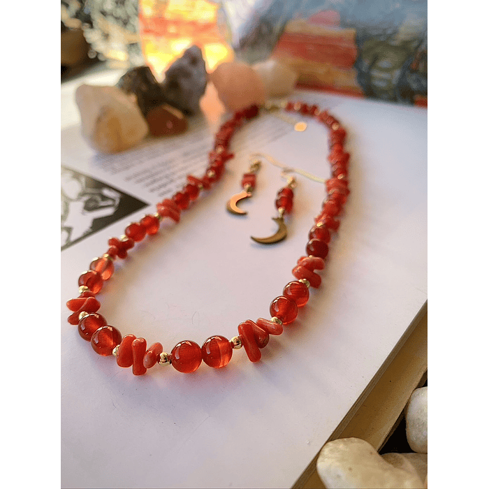 Conjunto de collar y aros creado con cristales de Cornalina y Coral rojo* 2
