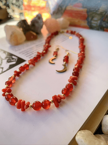 Conjunto de collar y aros creado con cristales de Cornalina y Coral rojo*