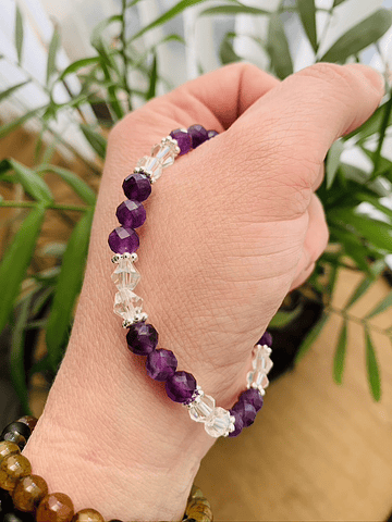 Pulsera con Amatistas facetadas y baño de plata