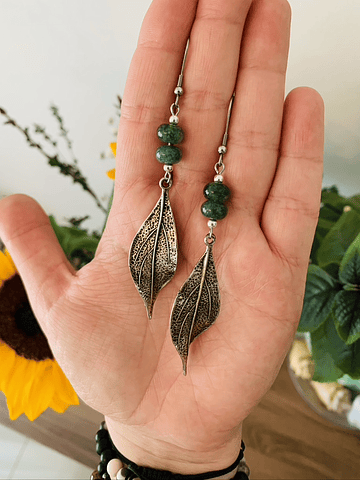 Aros de Jade verde, acero y hojas de aleación de metal