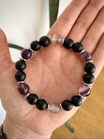 Pulsera unisex con Ónix Negro mate y Fluoritas moradas