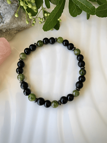 Pulsera femenina de Jade verde, Ónix negro mate y Hematitas 