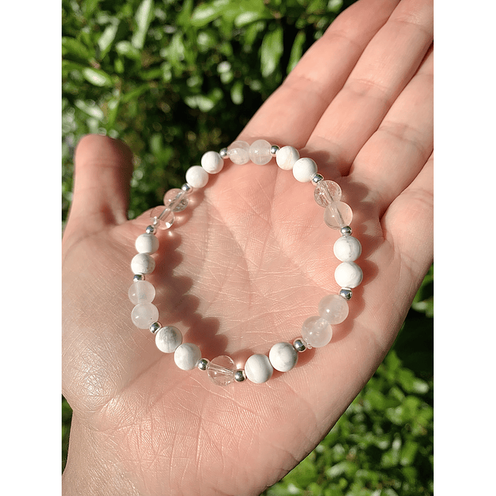 Pulsera femenina con cristales de Selenita, Cuarzo Cristal y Howlita Blanca, con separadores de plata ley 925. 1