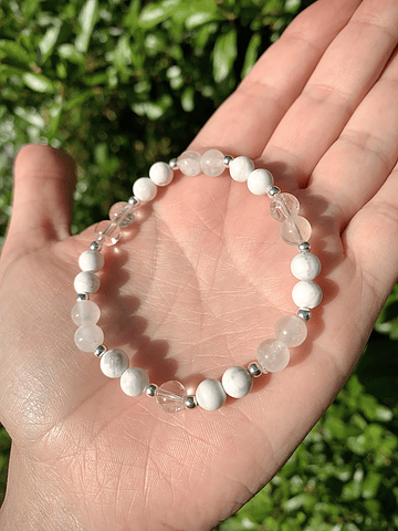 Pulsera femenina con cristales de Selenita, Cuarzo Cristal y Howlita Blanca, con separadores de plata ley 925.