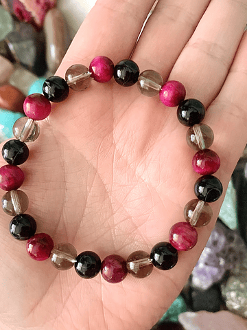 Pulsera femenina confeccionada con Ágatas Negras, Cuarzo Ahumado y Ojo de Gato Fucsia