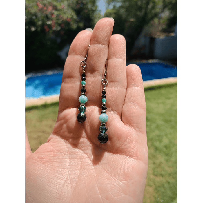 Aros largos con cristales facetados de Turmalinas Negras, Amazonitas y mini Espinelas Negras,