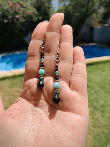 Aros largos con cristales facetados de Turmalinas Negras, Amazonitas y mini Espinelas Negras,