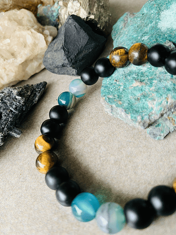 Pulsera unisex confeccionada con Ojo de Tigre, Ágatas Azules y Ónix Negro Mate