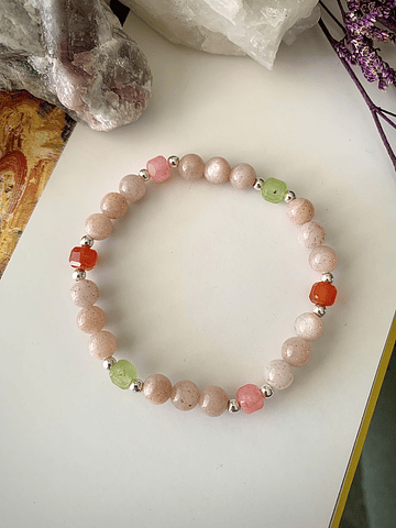Pulsera femenina con Piedra Luna, Prehnita, Cornalina y Turmalina rosa