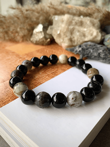 Pulsera femenina confeccionada con Turmalina Sandía facetada y Ónix negro