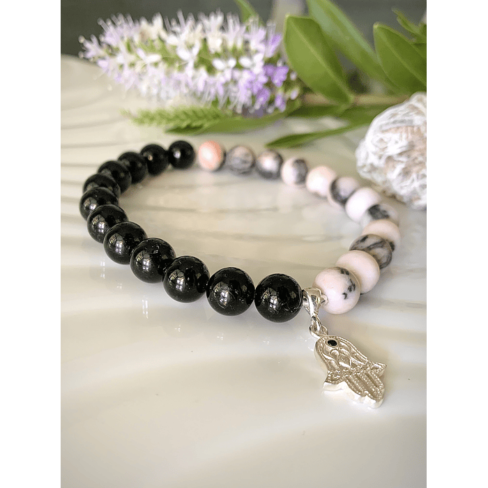 Pulsera elaborada con Jaspe cebra rosa y Turmalina negra, incluye Mano de Fátima en plata ley 925 2