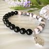 Pulsera elaborada con Jaspe cebra rosa y Turmalina negra, incluye Mano de Fátima en plata ley 925 2