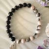 Pulsera elaborada con Jaspe cebra rosa y Turmalina negra, incluye Mano de Fátima en plata ley 925 1