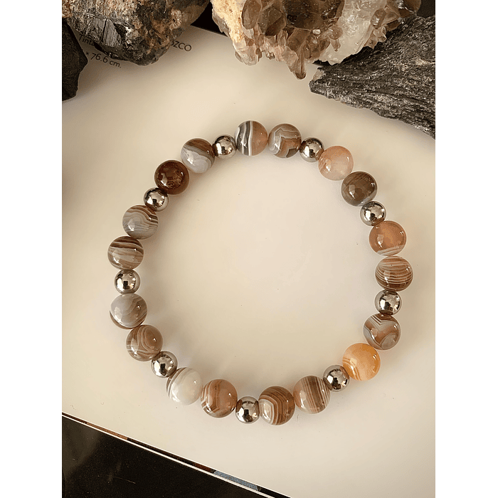 Pulsera creada con Ágatas Botswana en cálidos matices café y arena 1