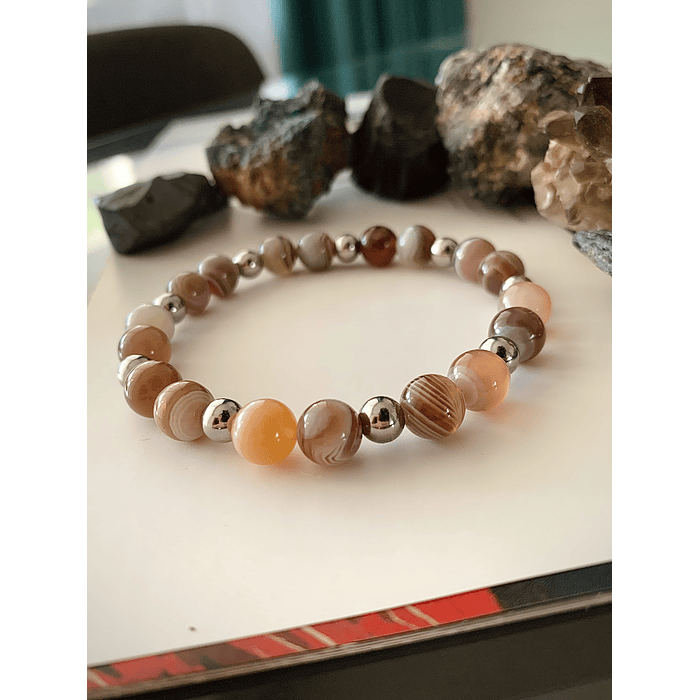 Pulsera creada con Ágatas Botswana en cálidos matices café y arena 2