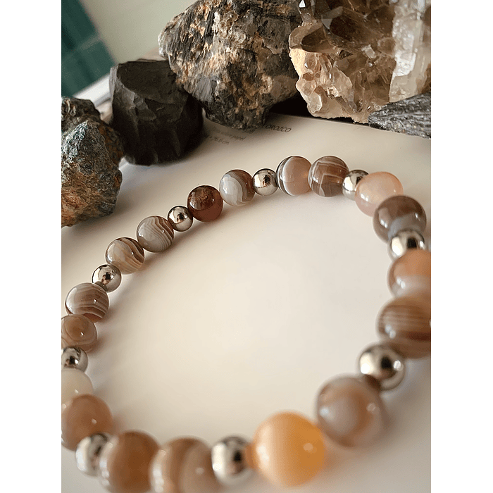 Pulsera creada con Ágatas Botswana en cálidos matices café y arena 3