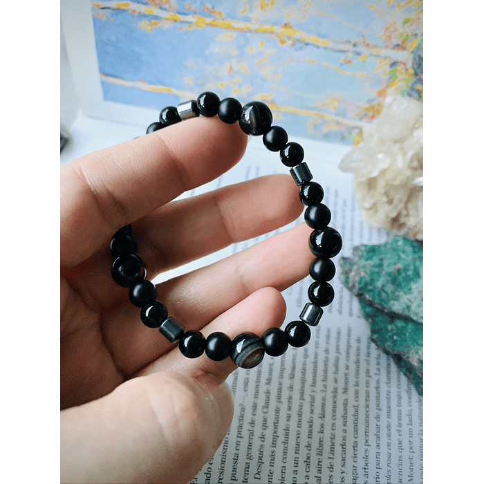 Pulsera unisex creada con Ágatas negras, Ónix negro y Hematitas 2