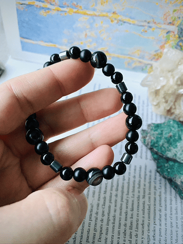 Pulsera unisex creada con Ágatas negras, Ónix negro y Hematitas