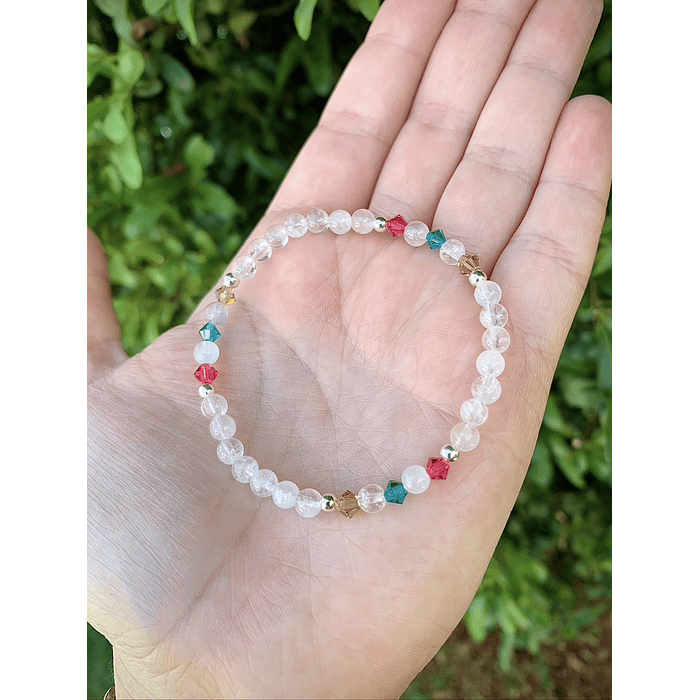 Pulsera elaborada con Cuarzo Cristal y cristales Swarovski en delicados tonos rosa, azul y beige 1