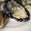Pulsera creada con Ónix negro con cilindros de Hematitas 2