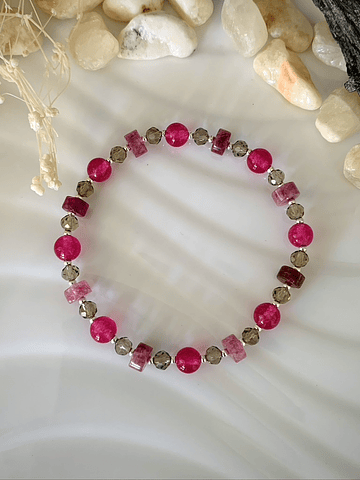 Pulsera creada con piedras chatas de Jade Rosa y Ágatas en tono fucsia