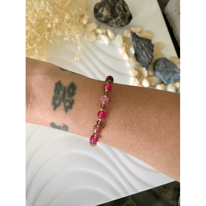 Pulsera creada con piedras chatas de Jade Rosa y Ágatas en tono fucsia 3