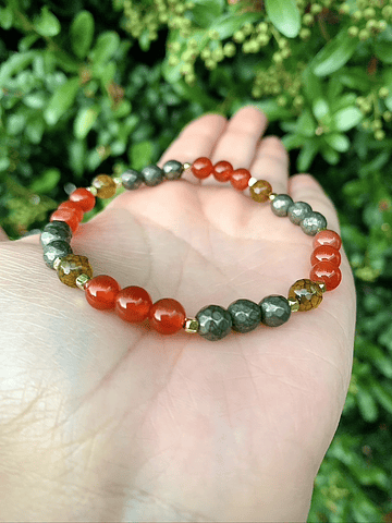 Pulsera creada con Cornalinas, Ágata vena de dragón y Piritas