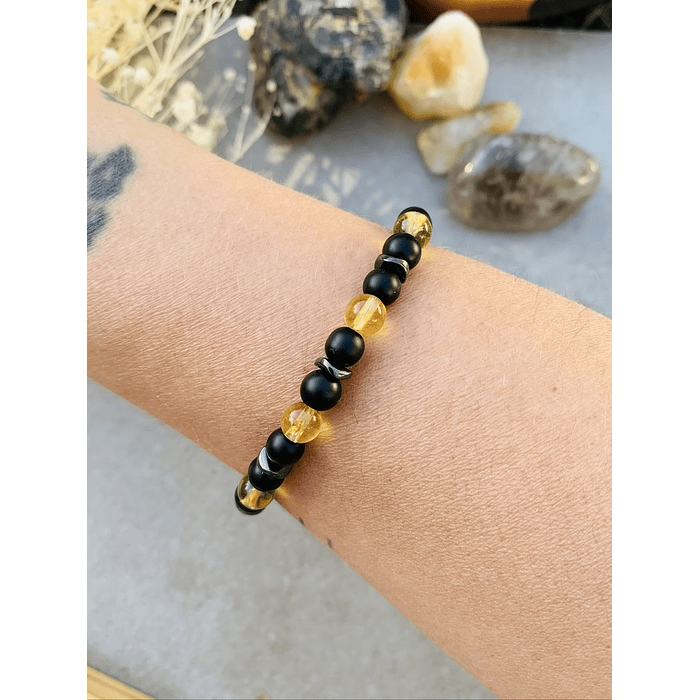 Pulsera unisex creada con Ónix negro mate, Citrino y anillos de Hematita 3