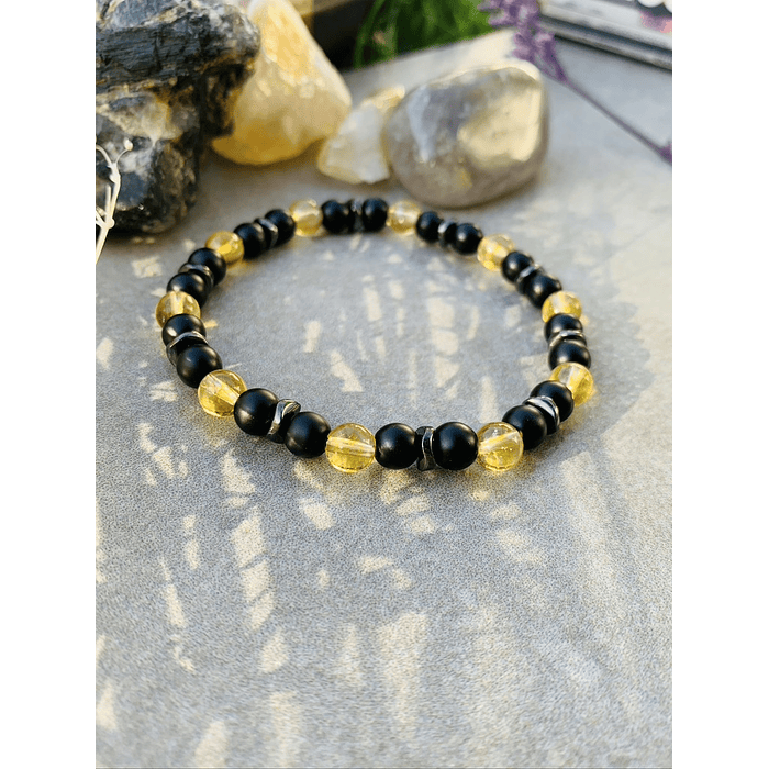 Pulsera unisex creada con Ónix negro mate, Citrino y anillos de Hematita 2