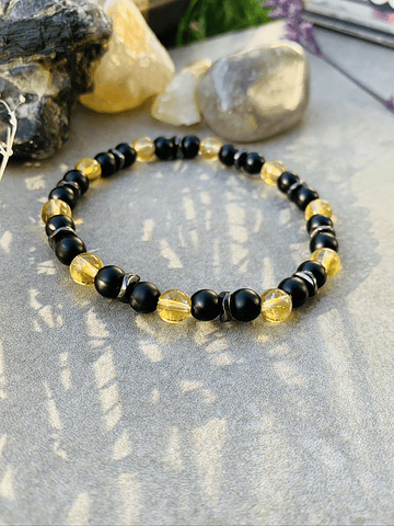 Pulsera unisex creada con Ónix negro mate, Citrino y anillos de Hematita