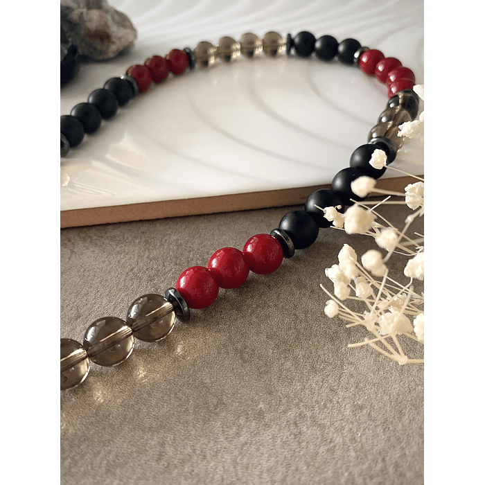 Collar femenino creado con Jade rojo, Ónix negro mate, Cuarzo ahumado, anillos de Hematita y acero 3