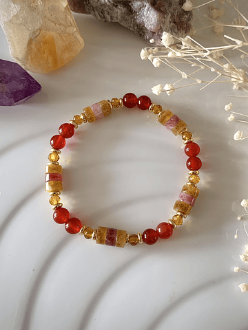 Pulsera femenina creada con Cornalina y Jade en corte rondel en suaves tonos amarillos y rosados