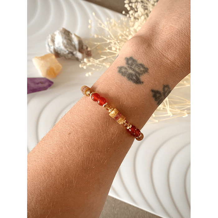 Pulsera femenina creada con Cornalina y Jade en corte rondel en suaves tonos amarillos y rosados 4