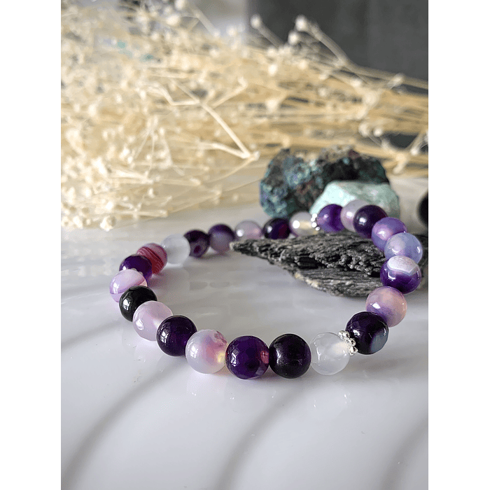 Pulsera femenina creada con Ágatas en matices morados 3