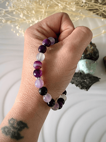 Pulsera femenina creada con Ágatas en matices morados