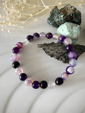 Pulsera femenina creada con Ágatas en matices morados