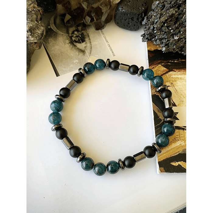 Pulsera masculina creada con Apatita azul, Ónix negro mate y Hematita en cortes rondel y hexagonal 1