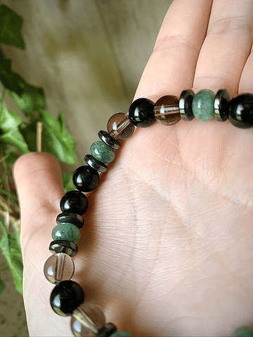 Pulsera masculina creada con Turmalina negra, Cuarzo ahumado, Jade verde y anillos de Hematita