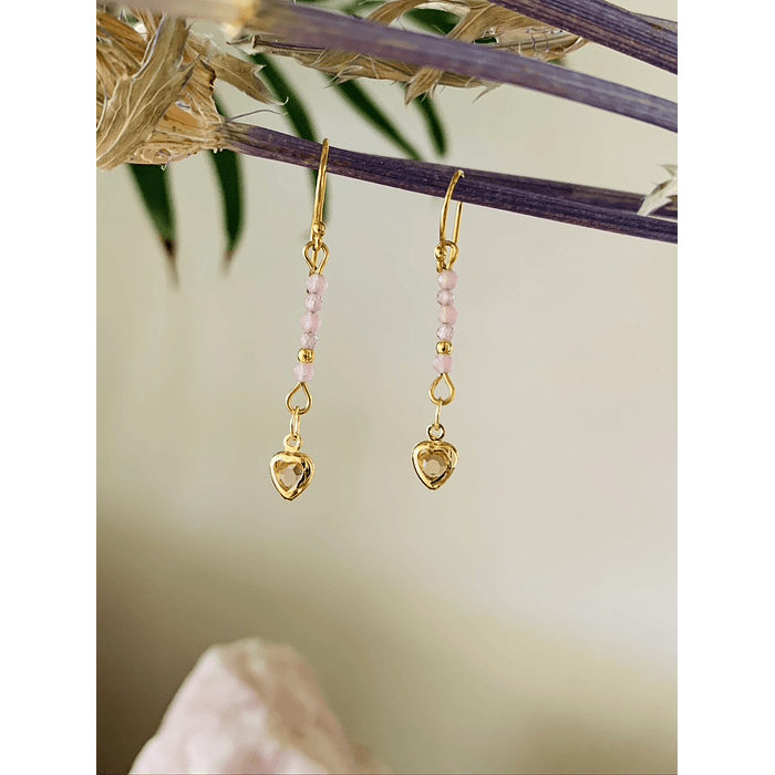 Aros minimalistas en baño de oro, con cristales mini facetados de Cuarzo rosa y circonitas rosa 1