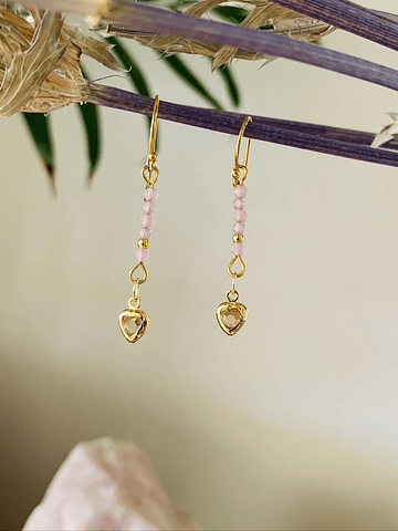 Aros minimalistas en baño de oro, con cristales mini facetados de Cuarzo rosa y circonitas rosa