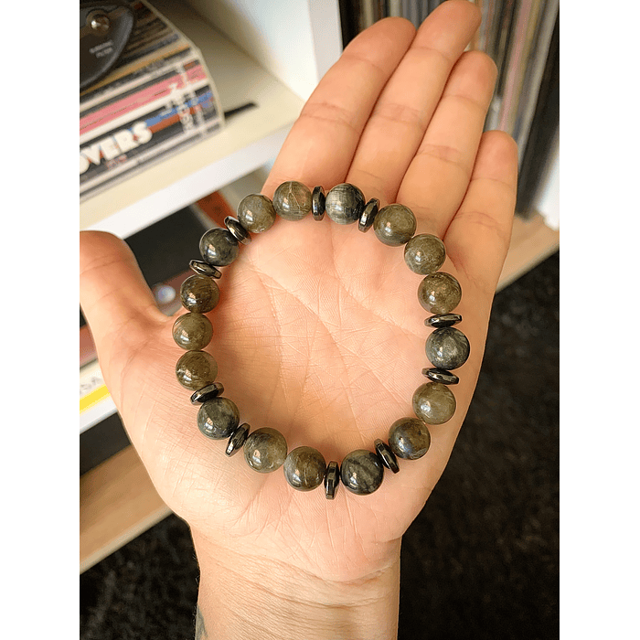 Pulsera masculina creada con Labradoritas, Ojo de halcón y anillos de Hematitas 1