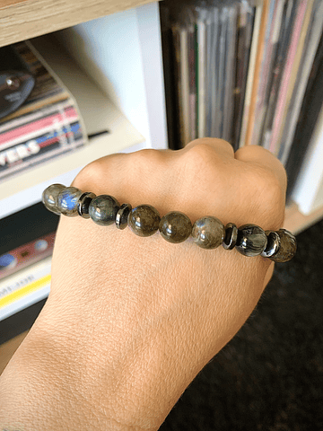 Pulsera masculina creada con Labradoritas, Ojo de halcón y anillos de Hematitas