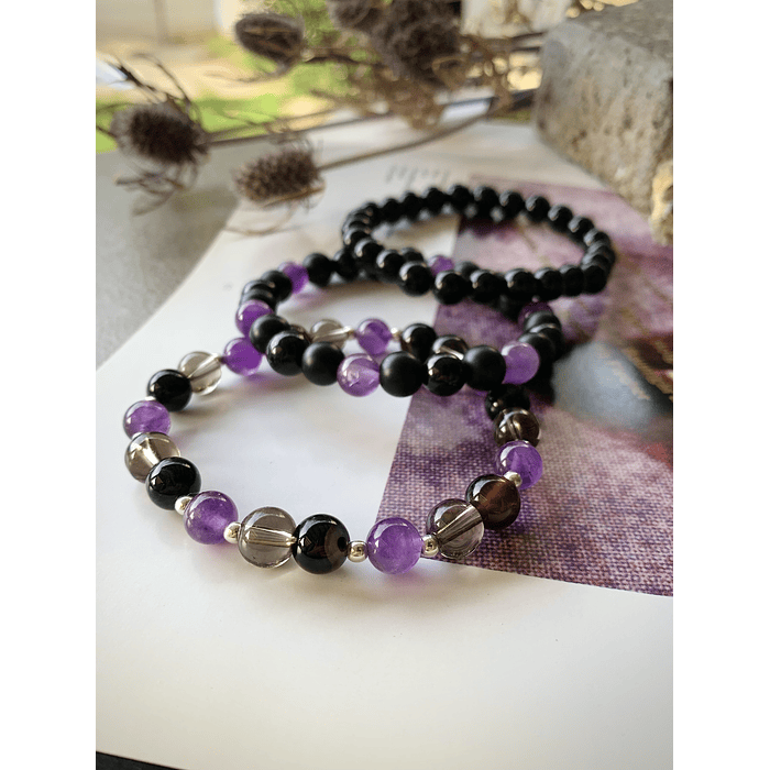 Set de tres pulseras femeninas con Amatistas, Cuarzo ahumado, Turmalinas negras y Ónix en acabados brillante y mate 3