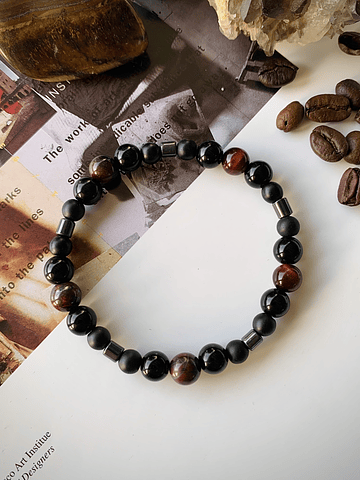 Pulsera masculina creada con Ojo de buey, Ónix negro y Hematitas cilíndricas