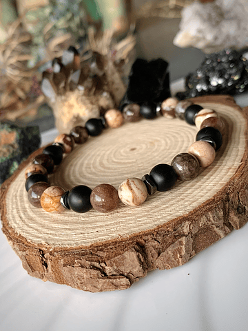Pulsera masculina creada con Jaspe Cebra, Jade café, Ónix negro mate y anillos de Hematitas