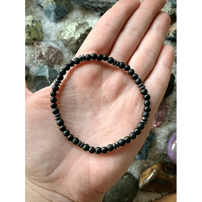 Pulsera masculina con Ónix negro mate, Turmalinas negras y Hematitas 1