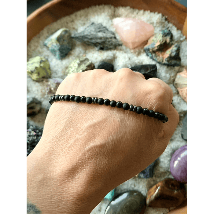 Pulsera masculina con Ónix negro mate, Turmalinas negras y Hematitas 3